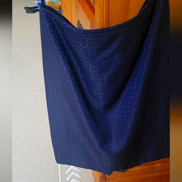 Tahari skirt suit NWOT size 2P - Picture 2 of 4